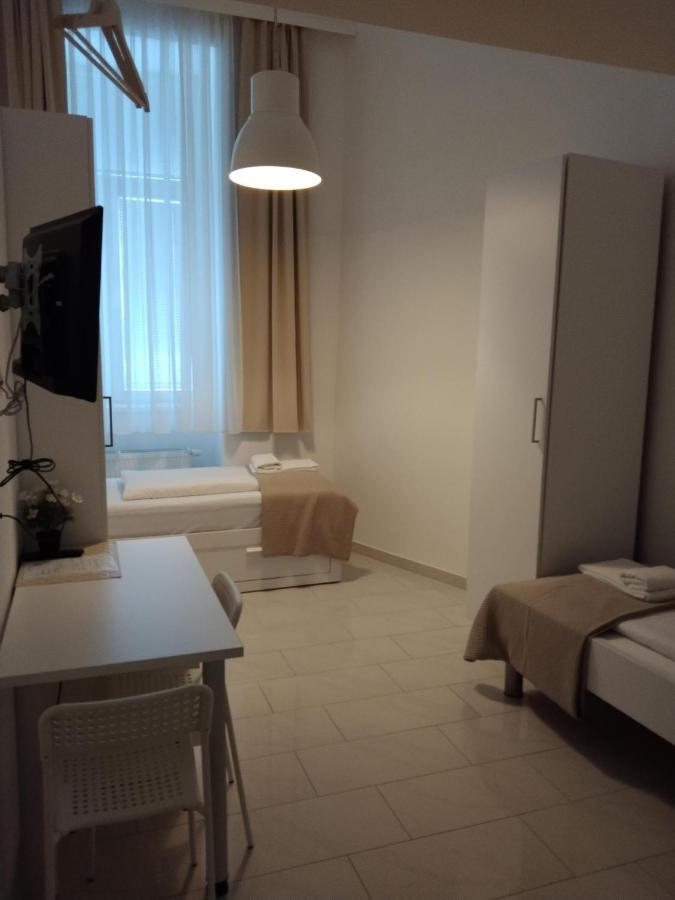 Ch-hotel Luka Budget Pensión 2*